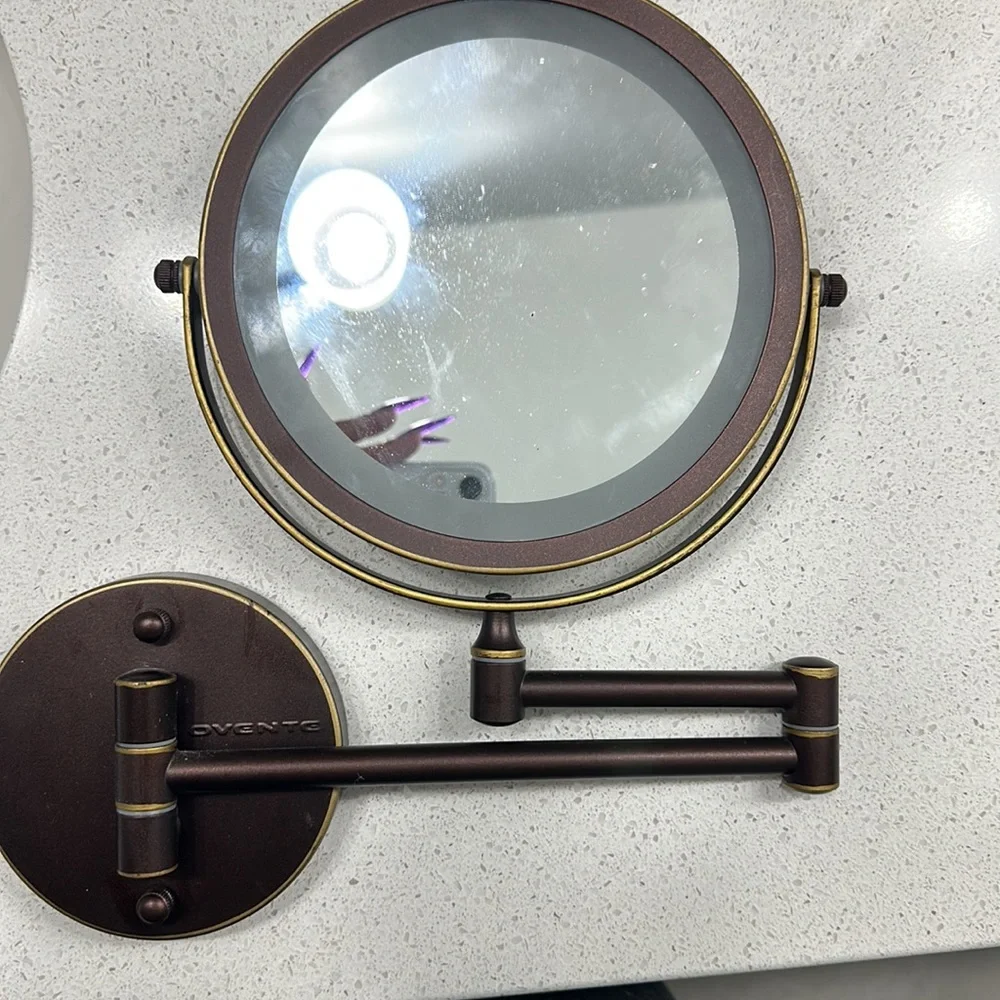 Round magnifying wall mirror
